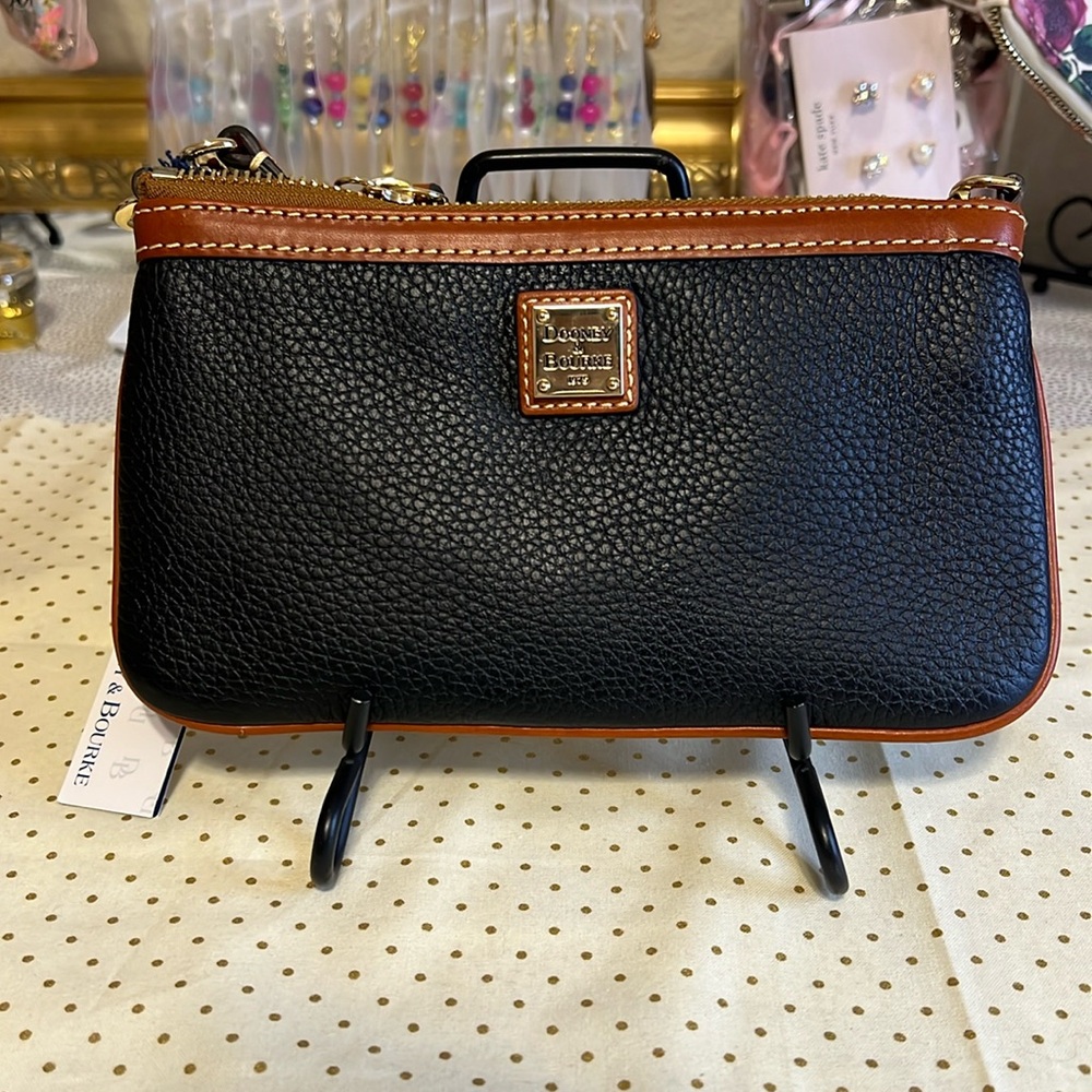 NWT DOONEY &  BOURKE large leather wristlet with pebble texture finish